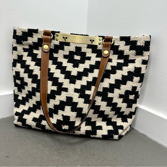 ⛔️SOLD⛔️Patricia Nash Black & Cream Hand Loomed Aztec Pattern Leather Strap Tote - Picture 7 of 10